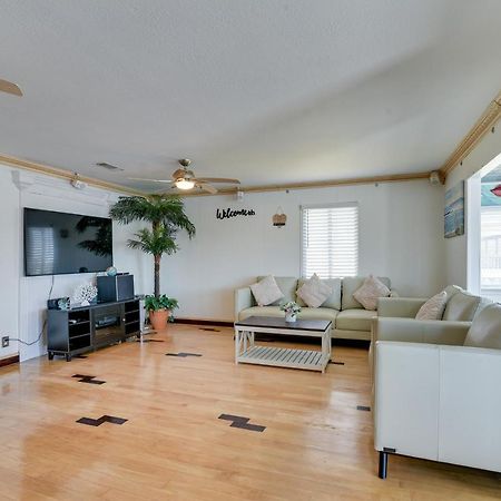 Waterfront Galveston Bay Retreat - 4 Mi To Beach! 외부 사진