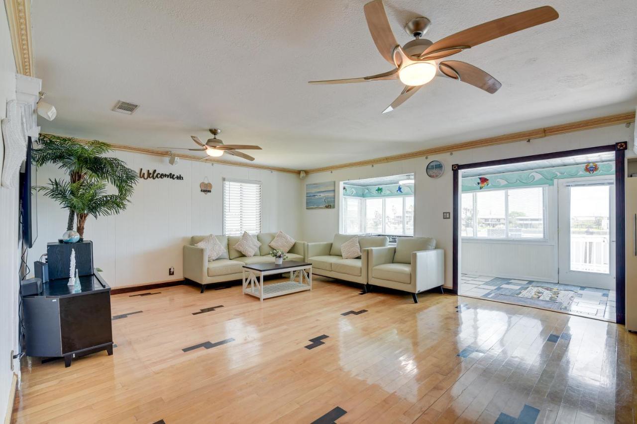 Waterfront Galveston Bay Retreat - 4 Mi To Beach! 외부 사진
