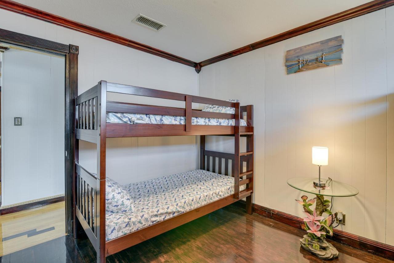 Waterfront Galveston Bay Retreat - 4 Mi To Beach! 외부 사진